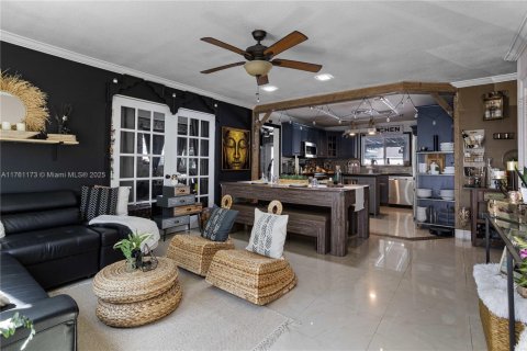 House in North Lauderdale, Florida 3 bedrooms, 125.42 sq.m. № 1728346 - photo 12