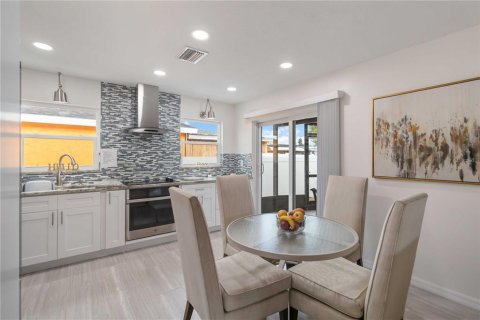 Casa en alquiler en Sarasota, Florida, 3 dormitorios, 135.36 m2 № 1879549 - foto 10