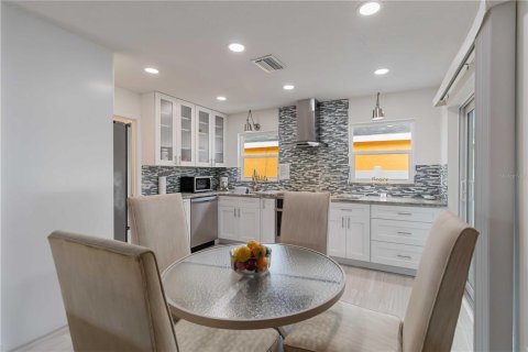 Casa en alquiler en Sarasota, Florida, 3 dormitorios, 135.36 m2 № 1879549 - foto 11