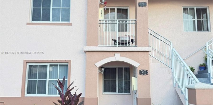 Condo in Homestead, Florida, 2 bedrooms № 1944240