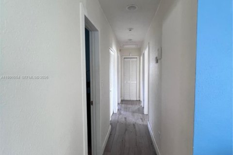 Casa en venta en Miami, Florida, 3 dormitorios, 139.35 m2 № 2056621 - foto 13