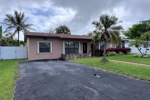 Casa en venta en Miami, Florida, 3 dormitorios, 139.35 m2 № 2056621 - foto 2