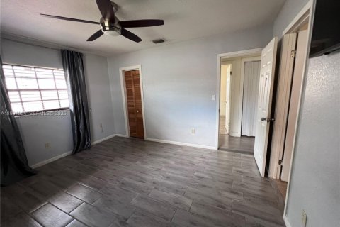 Casa en venta en Miami, Florida, 3 dormitorios, 139.35 m2 № 2056621 - foto 18