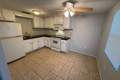 Appartement à louer à Port Richey, Floride: 2 chambres, 74.32 m2 № 2383968 - photo 4