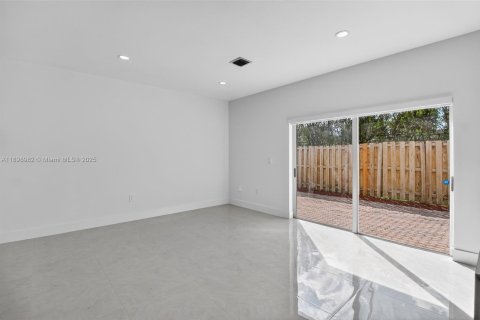 House in Doral, Florida 5 bedrooms, 238.67 sq.m. № 1952530 - photo 20