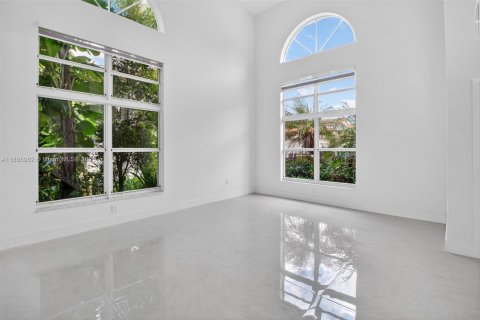 House in Doral, Florida 5 bedrooms, 238.67 sq.m. № 1952530 - photo 18