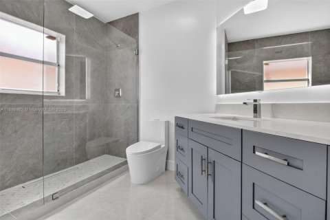 House in Doral, Florida 5 bedrooms, 238.67 sq.m. № 1952530 - photo 22