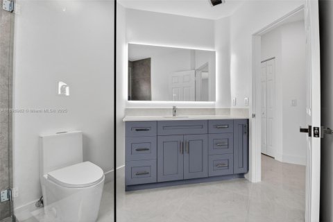 House in Doral, Florida 5 bedrooms, 238.67 sq.m. № 1952530 - photo 23