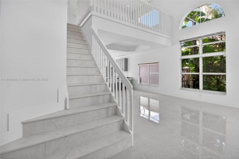 House in Doral, Florida 5 bedrooms, 238.67 sq.m. № 1952530 - photo 16