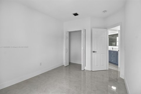 House in Doral, Florida 5 bedrooms, 238.67 sq.m. № 1952530 - photo 28