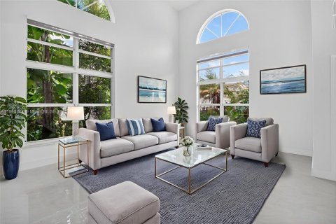House in Doral, Florida 5 bedrooms, 238.67 sq.m. № 1952530 - photo 6