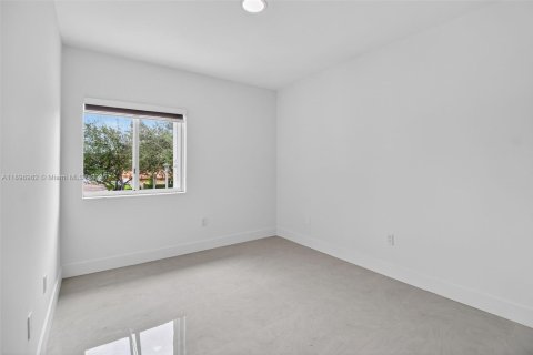 House in Doral, Florida 5 bedrooms, 238.67 sq.m. № 1952530 - photo 27