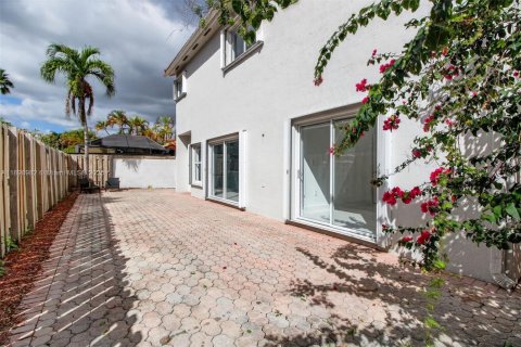 House in Doral, Florida 5 bedrooms, 238.67 sq.m. № 1952530 - photo 30