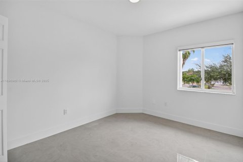 House in Doral, Florida 5 bedrooms, 238.67 sq.m. № 1952530 - photo 25