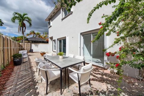 House in Doral, Florida 5 bedrooms, 238.67 sq.m. № 1952530 - photo 29
