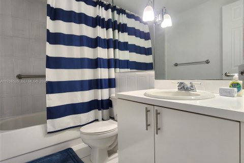 Copropriété à louer à Hollywood, Floride: 2 chambres, 123.56 m2 № 2154592 - photo 20