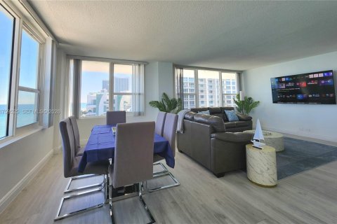 Copropriété à louer à Hollywood, Floride: 2 chambres, 123.56 m2 № 2154592 - photo 9
