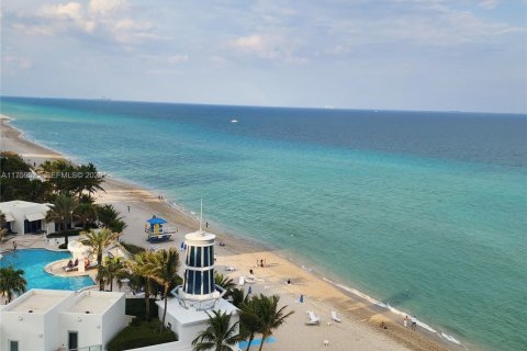 Condo à Hollywood, Floride, 2 chambres  № 2154592
