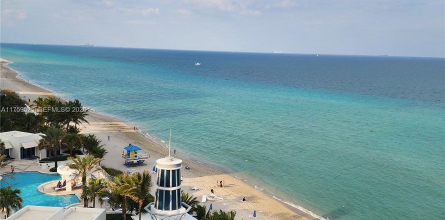 Condo à Hollywood, Floride, 2 chambres  № 2154592
