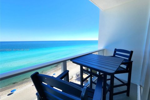 Copropriété à louer à Hollywood, Floride: 2 chambres, 123.56 m2 № 2154592 - photo 4