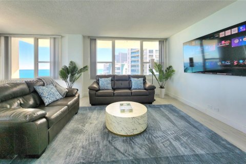 Copropriété à louer à Hollywood, Floride: 2 chambres, 123.56 m2 № 2154592 - photo 8