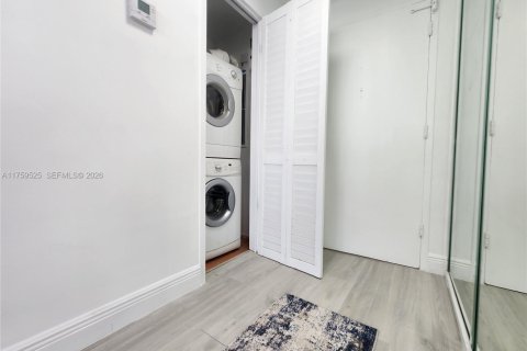 Copropriété à louer à Hollywood, Floride: 2 chambres, 123.56 m2 № 2154592 - photo 14