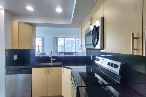 Copropriété à louer à Hollywood, Floride: 2 chambres, 123.56 m2 № 2154592 - photo 13