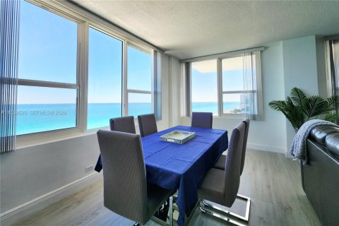 Copropriété à louer à Hollywood, Floride: 2 chambres, 123.56 m2 № 2154592 - photo 10