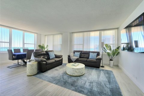 Copropriété à louer à Hollywood, Floride: 2 chambres, 123.56 m2 № 2154592 - photo 7