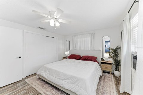 House in Sarasota, Florida 2 bedrooms, 122.45 sq.m. № 2398510 - photo 9