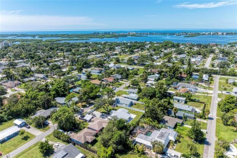 House in Sarasota, Florida 2 bedrooms, 122.45 sq.m. № 2398510 - photo 14