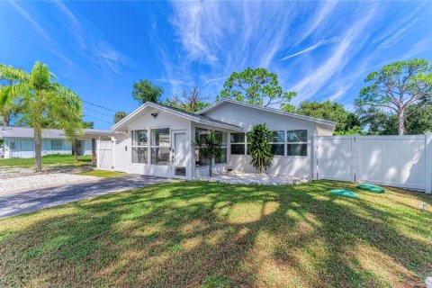 House in Sarasota, Florida 2 bedrooms, 122.45 sq.m. № 2398510 - photo 18