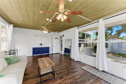 House in Sarasota, Florida 2 bedrooms, 122.45 sq.m. № 2398510 - photo 5