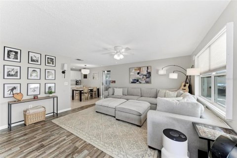 House in Sarasota, Florida 2 bedrooms, 122.45 sq.m. № 2398510 - photo 30