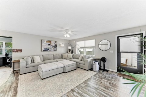 House in Sarasota, Florida 2 bedrooms, 122.45 sq.m. № 2398510 - photo 29