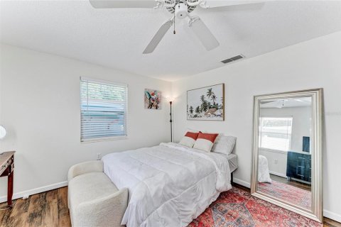 House in Sarasota, Florida 2 bedrooms, 122.45 sq.m. № 2398510 - photo 8