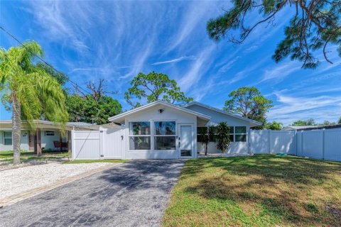 House in Sarasota, Florida 2 bedrooms, 122.45 sq.m. № 2398510 - photo 17