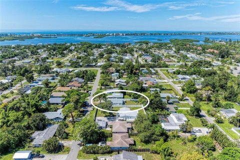 House in Sarasota, Florida 2 bedrooms, 122.45 sq.m. № 2398510 - photo 2