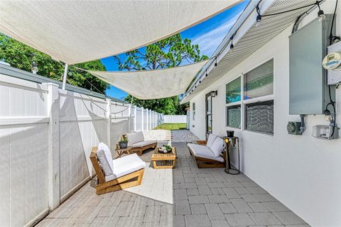 House in Sarasota, Florida 2 bedrooms, 122.45 sq.m. № 2398510 - photo 6