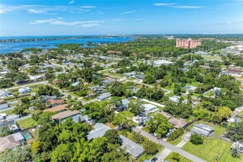 House in Sarasota, Florida 2 bedrooms, 122.45 sq.m. № 2398510 - photo 15