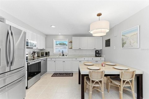 House in Sarasota, Florida 2 bedrooms, 122.45 sq.m. № 2398510 - photo 22