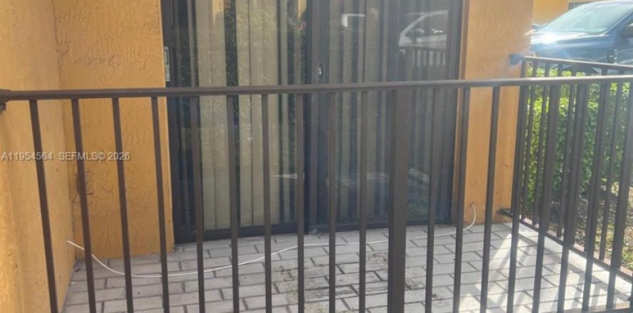 Кондоминиум с 2 спальнями в Суитуотер, Флорида № 2008375