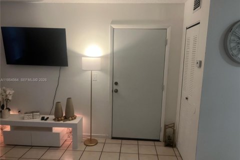 Снять в аренду кондоминиум в Суитуотер, Флорида 2 спальни, 70.42м2, № 2008375 - фото 3