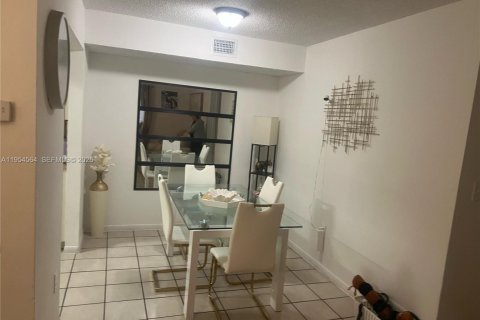 Снять в аренду кондоминиум в Суитуотер, Флорида 2 спальни, 70.42м2, № 2008375 - фото 4