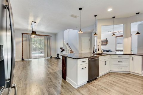 House in Orlando, Florida 4 bedrooms, 216.37 sq.m. № 1190199 - photo 17