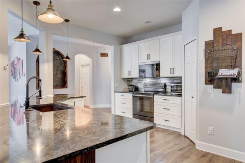 House in Orlando, Florida 4 bedrooms, 216.37 sq.m. № 1190199 - photo 15
