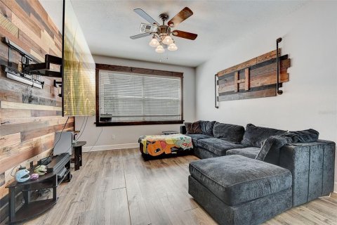 House in Orlando, Florida 4 bedrooms, 216.37 sq.m. № 1190199 - photo 8