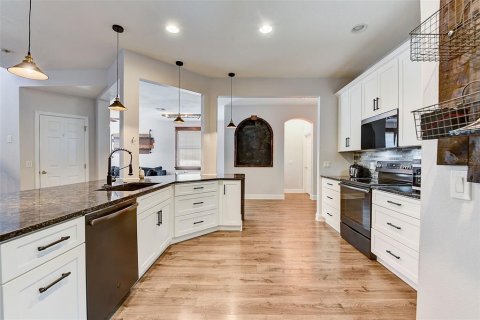 House in Orlando, Florida 4 bedrooms, 216.37 sq.m. № 1190199 - photo 16