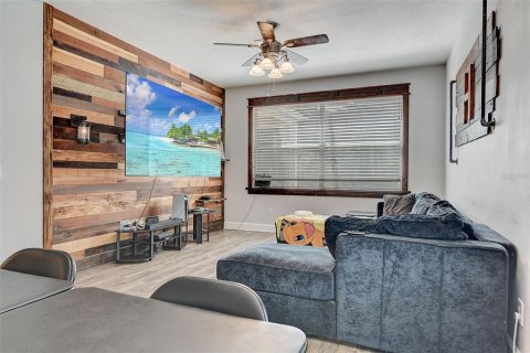 House in Orlando, Florida 4 bedrooms, 216.37 sq.m. № 1190199 - photo 6