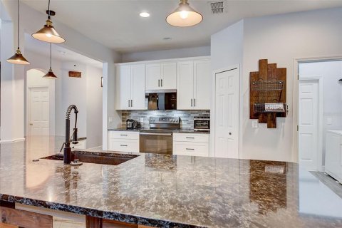 House in Orlando, Florida 4 bedrooms, 216.37 sq.m. № 1190199 - photo 14